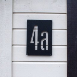 4a hustall i to deler del 1 i svart på hvit vegg